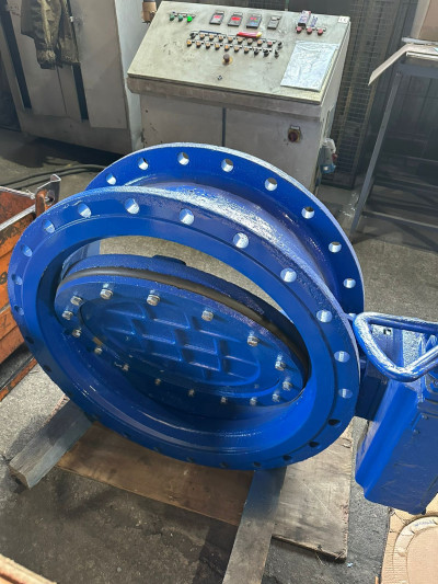 Затвор из серого чугуна 32ч906р Ду800 Ру10